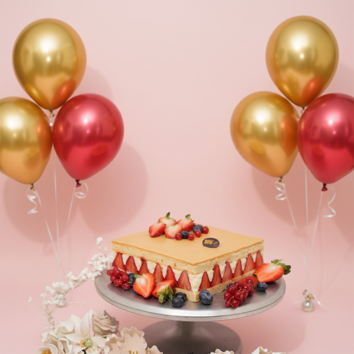 Strawberry Short Bliss Cake & Helium Balloons Combo ๐