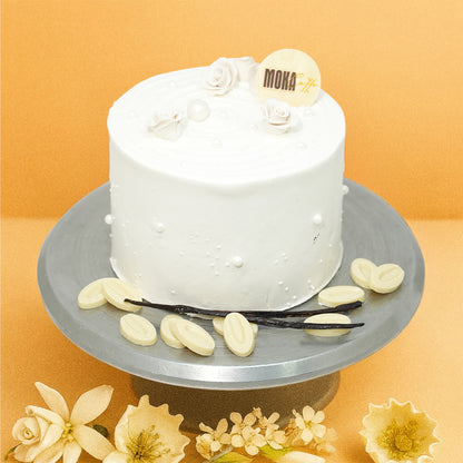 Classic Vanilla Bloom Cake 🍦